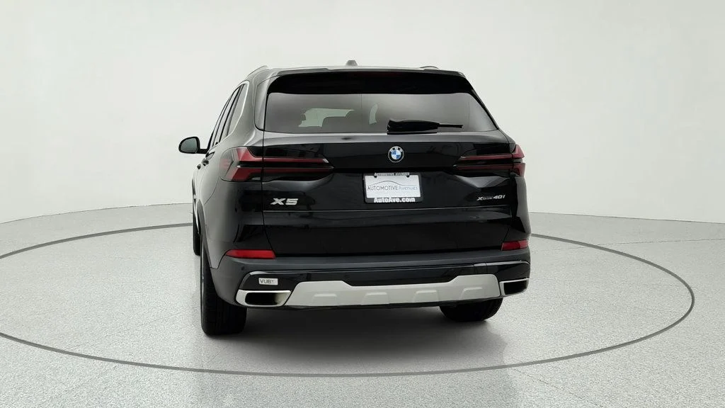 Used 2024 Black Sapphire Metallic BMW xDrive40i SAV w/ Premium Package & Parking Assistance Package image 6