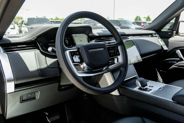New 2026  Land Rover SE image 3