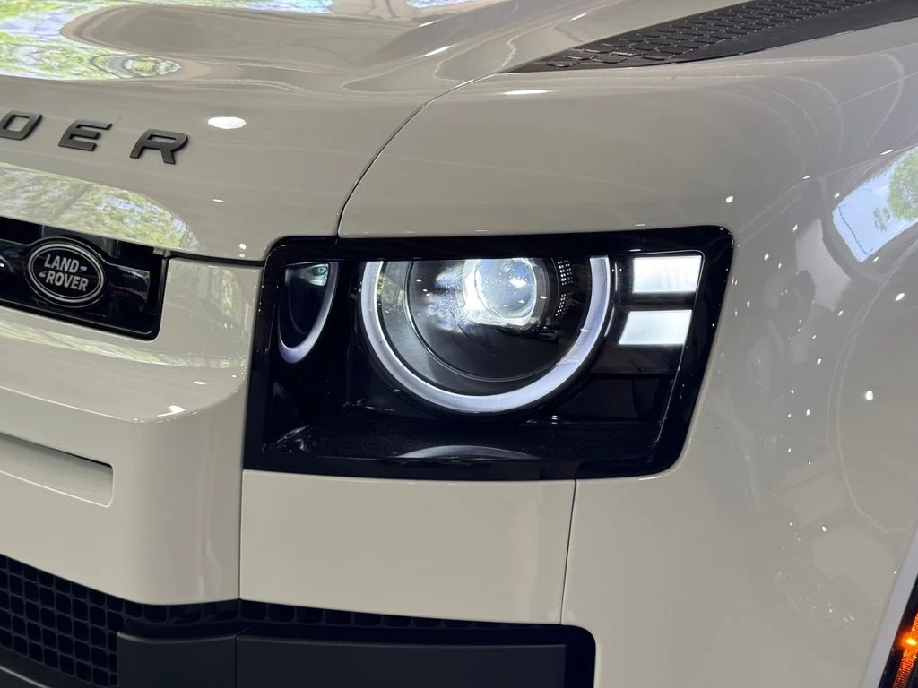 New 2026 Fuji White Land Rover X-Dynamic SE image 4