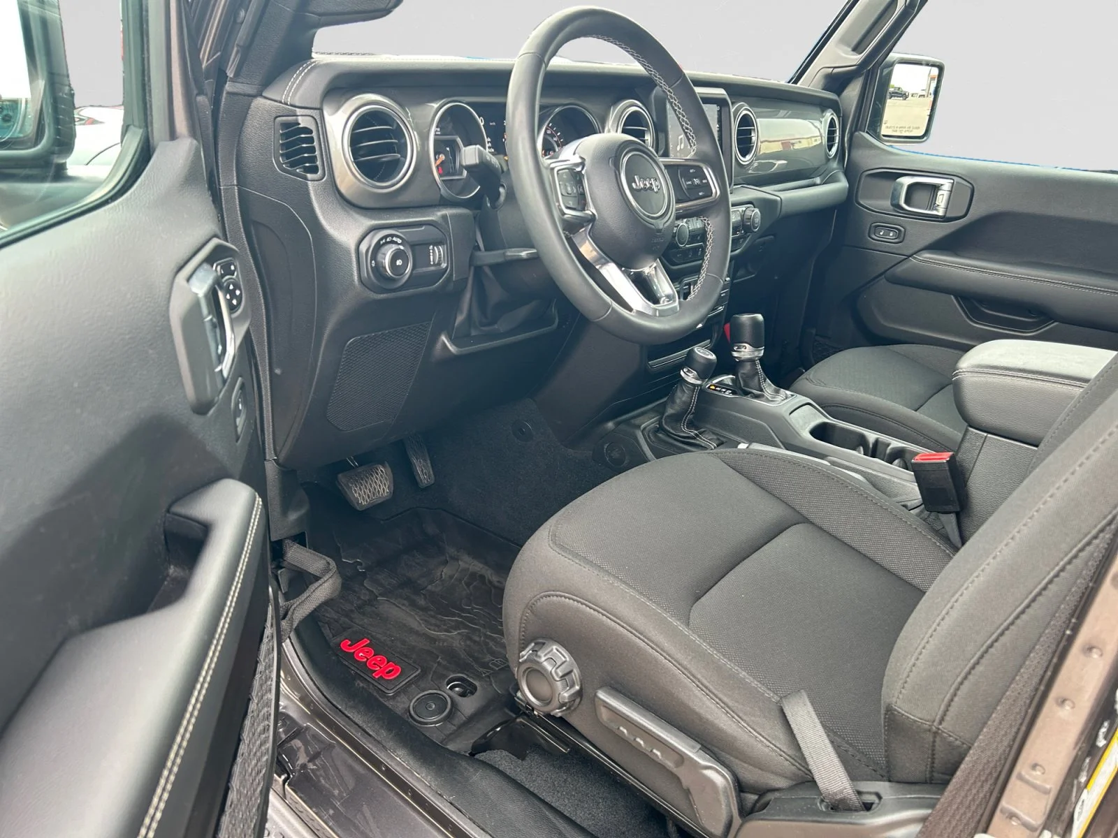 Used 2023 Granite Crystal Metallic Jeep SAHARA image 13
