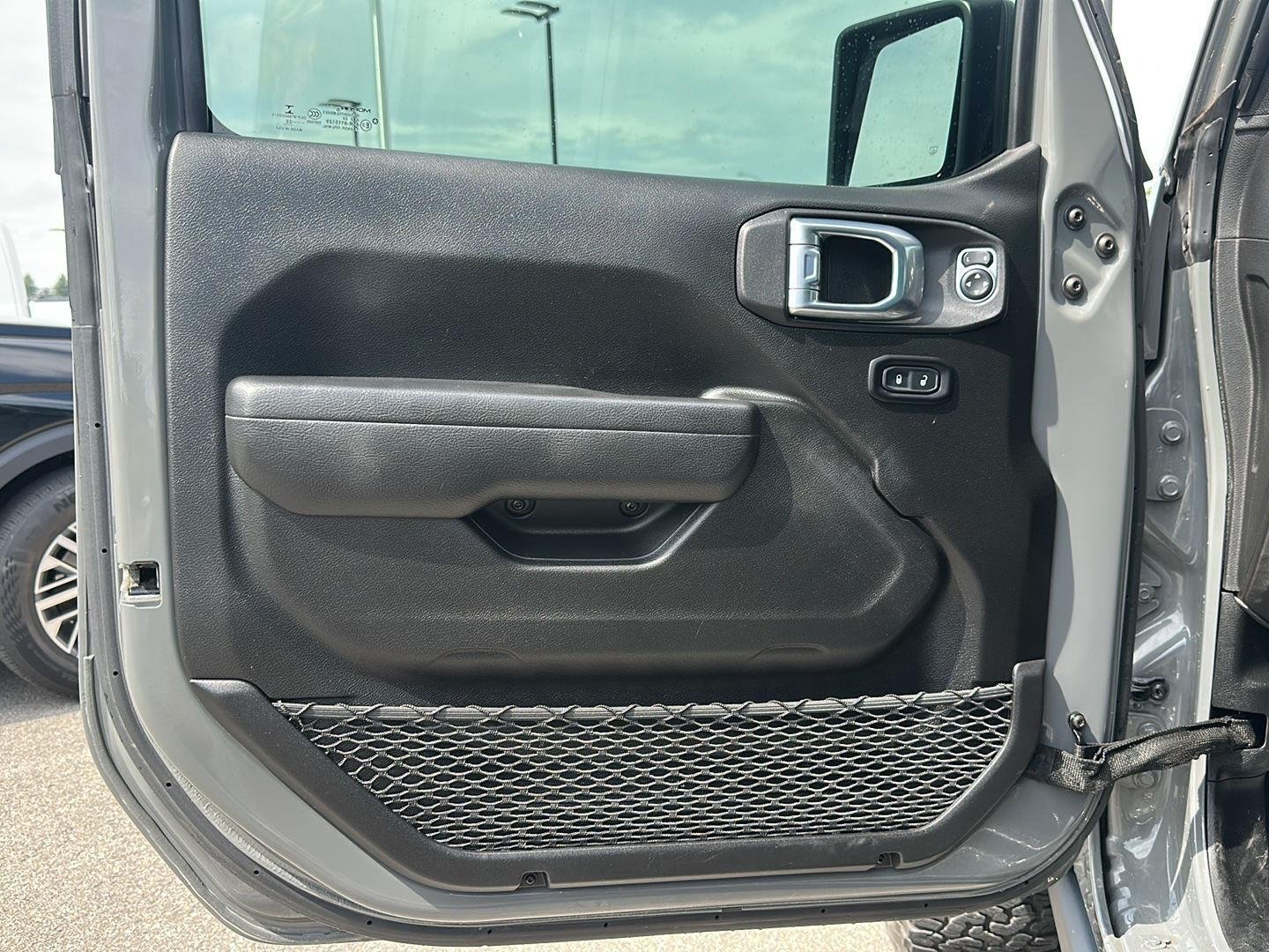 Used 2022 Sting-Gray Clearcoat Jeep Unlimited Rubicon image 10