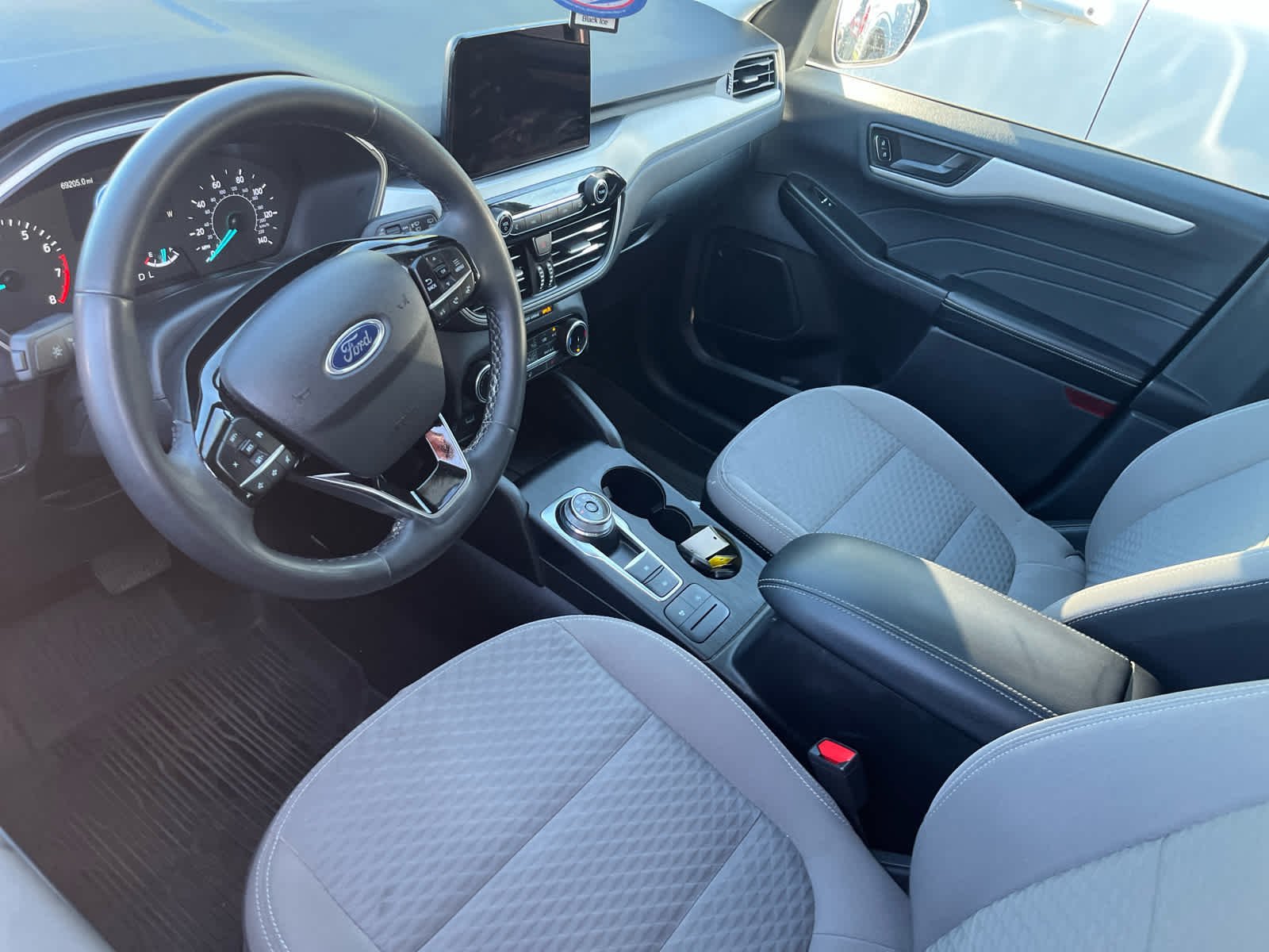 Used 2022 Stone Blue Metallic Ford SE image 4