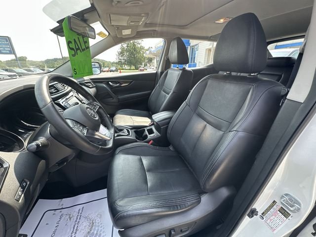 Used 2017 White Nissan SL image 15