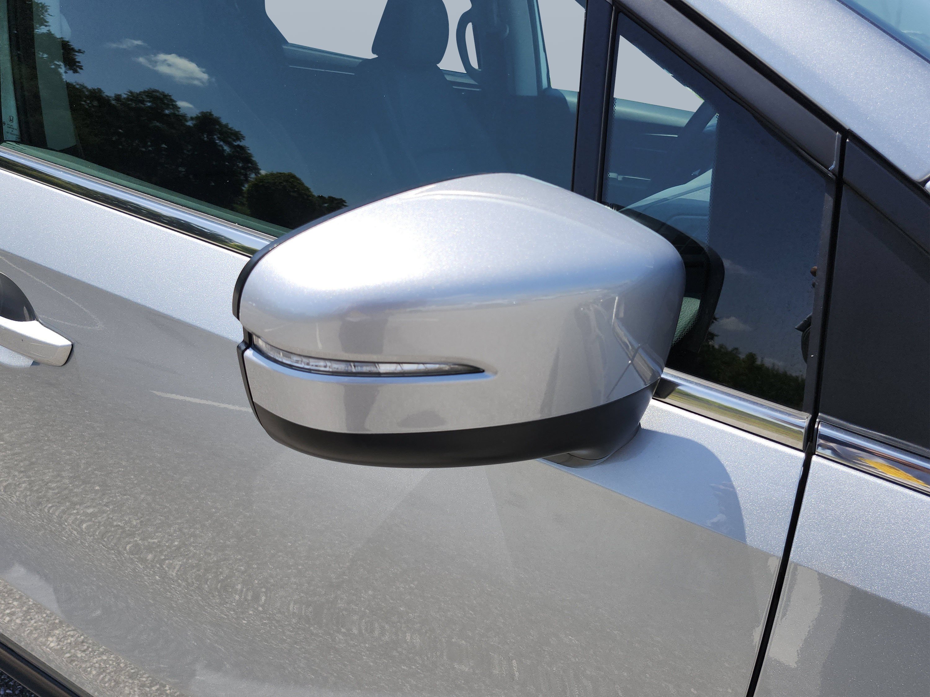 Used 2025 Silver Honda EX-L image 38
