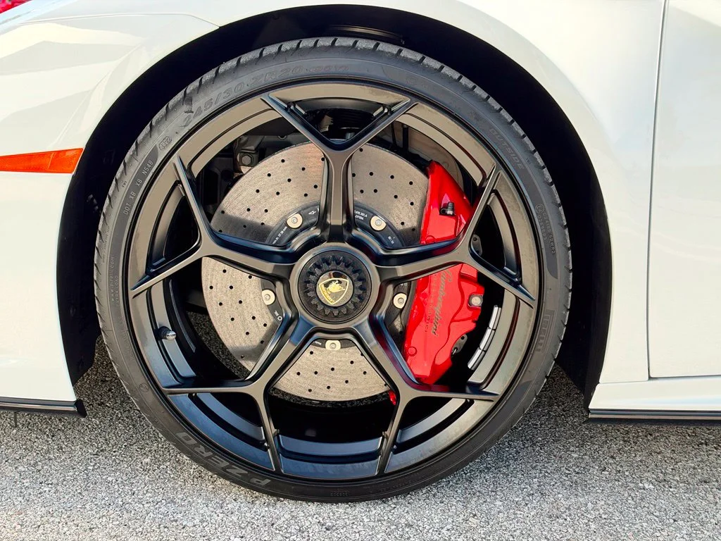 Used 2023 Bianco Monocerus Metallic Lamborghini Spyder AWD image 17