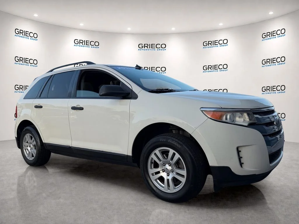 Used 2011 White Suede Ford SE image 1