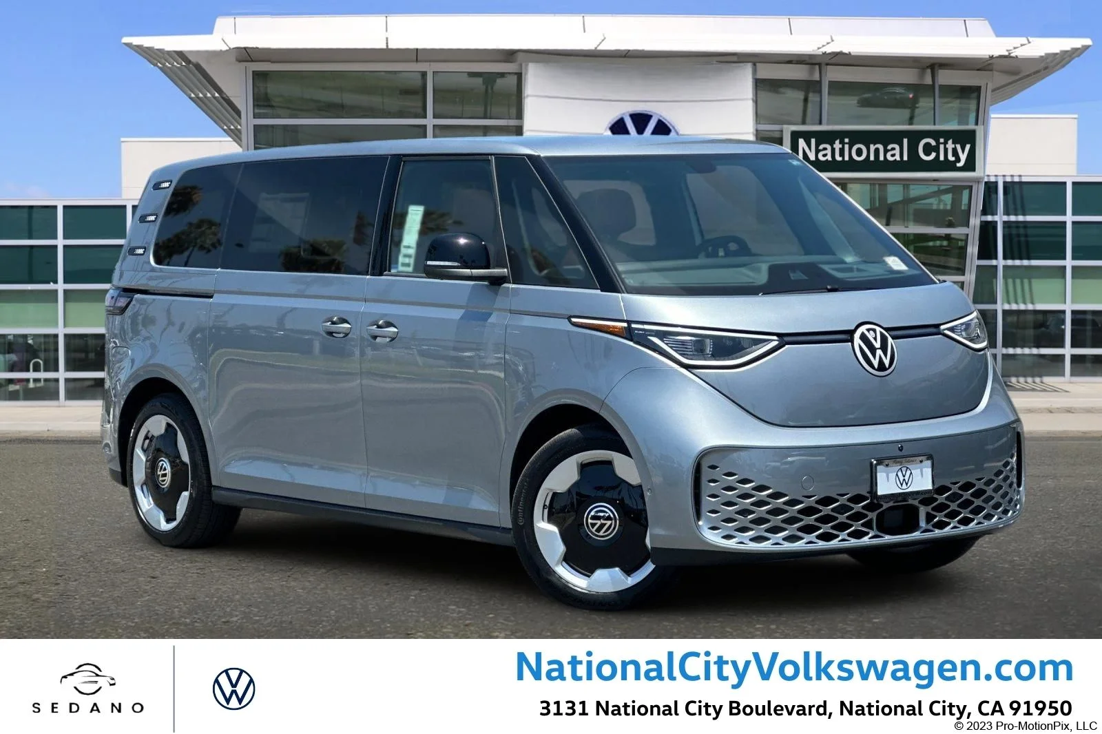 2025 Volkswagen ID. Buzz Pro S Plus Two-Tone's photo