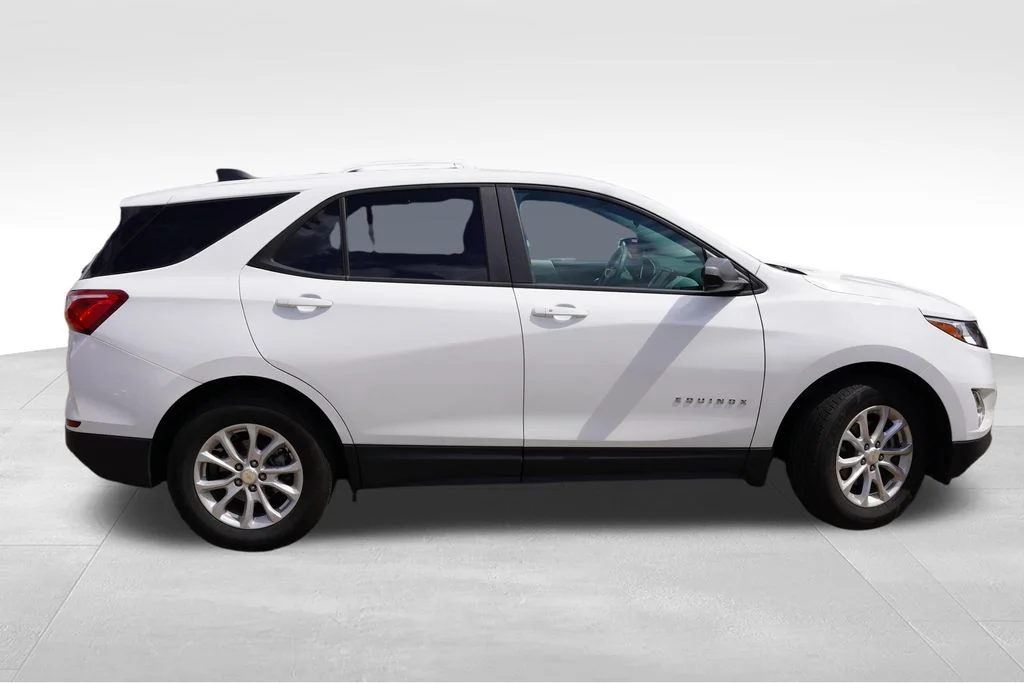 Used 2020 Summit White Chevrolet LS image 2