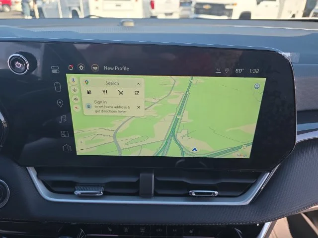 Used 2025 White Chevrolet LT image 23