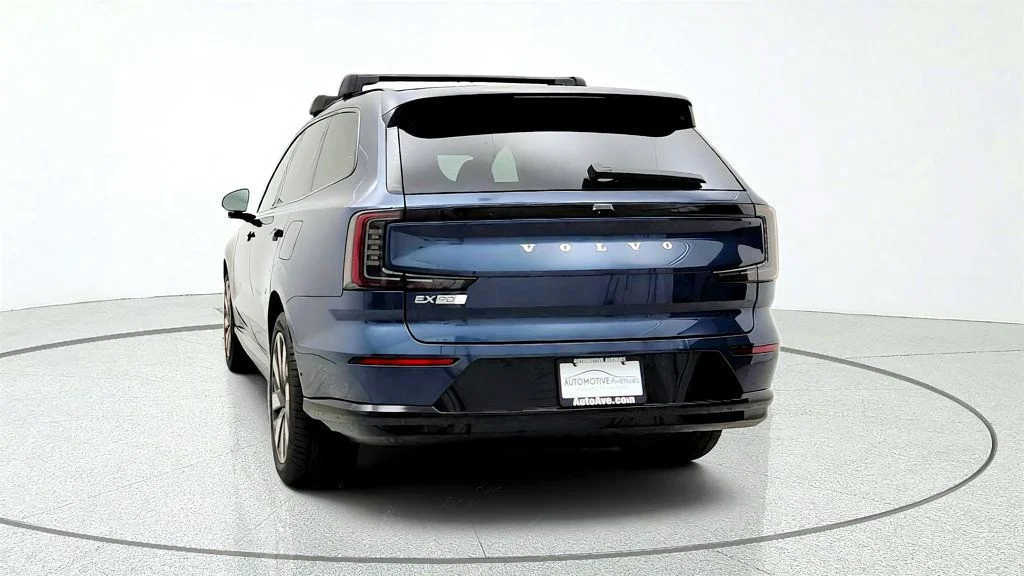 Used 2025 Denim Blue Metallic Volvo Twin Motor Performance Ultra 7-Seater w/ Bowers & Wilkins Audio image 6