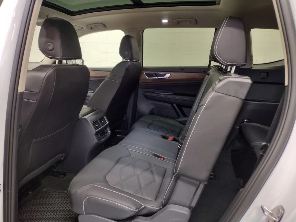 New 2026 White Volkswagen SE w/Technology image 25
