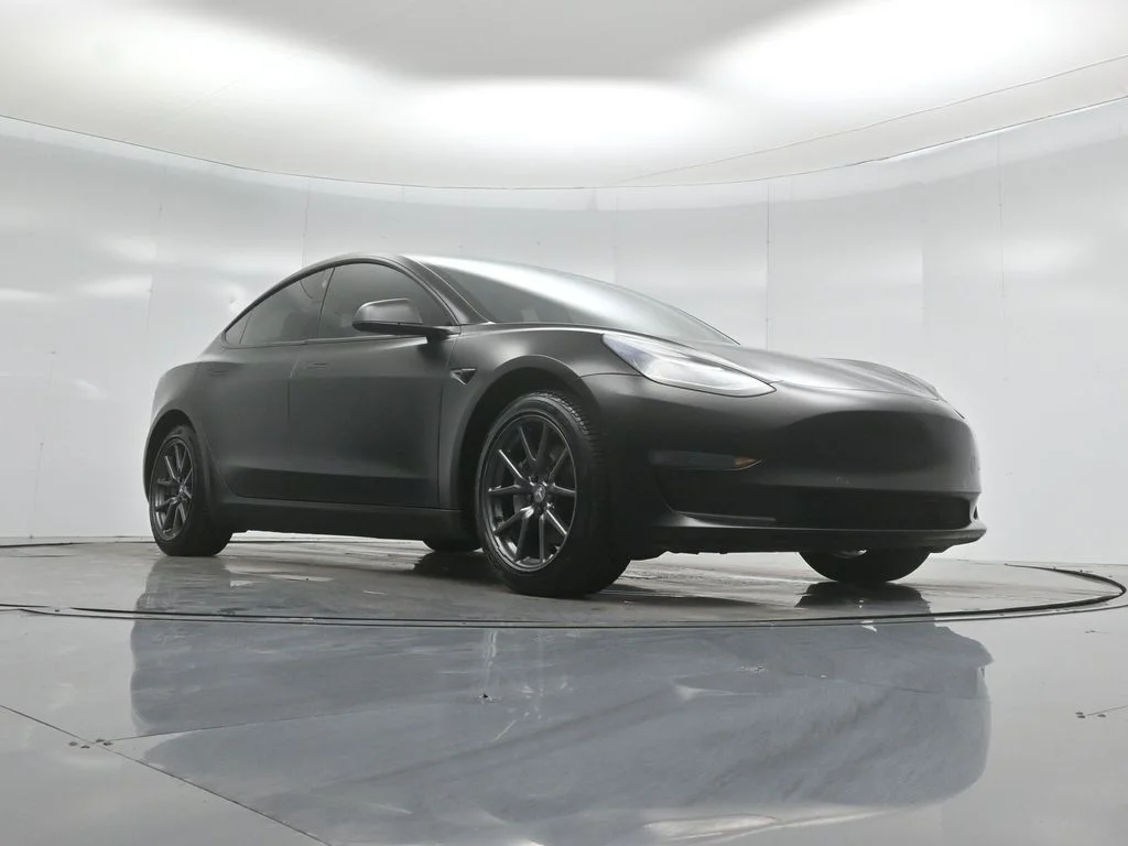 Used 2019 White Tesla Standard Range Plus image 38