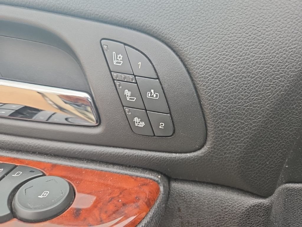 Used 2013 White Chevrolet LTZ image 22