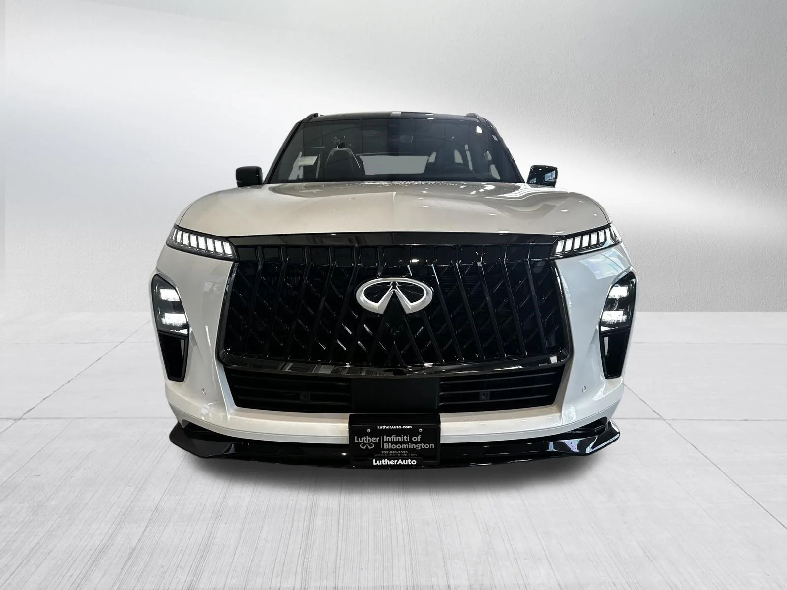 New 2027 2T RADIANT WHIT INFINITI Sport 4WD image 4
