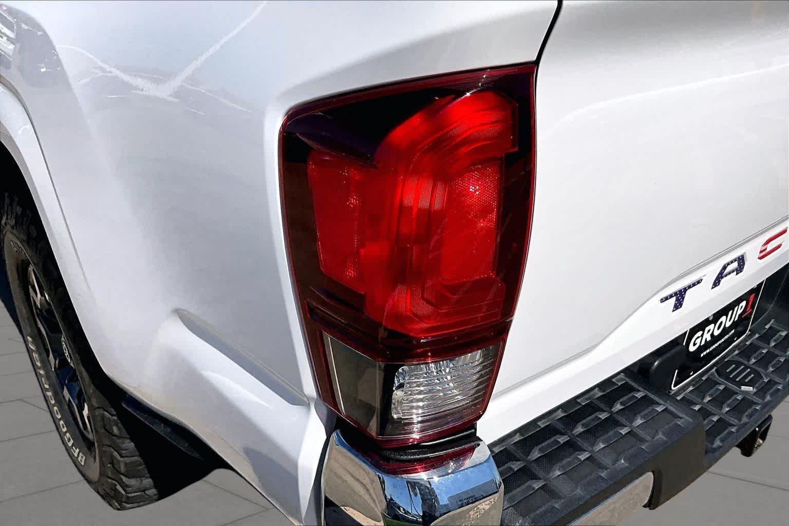 Used 2020 Super White Toyota SR5 image 29