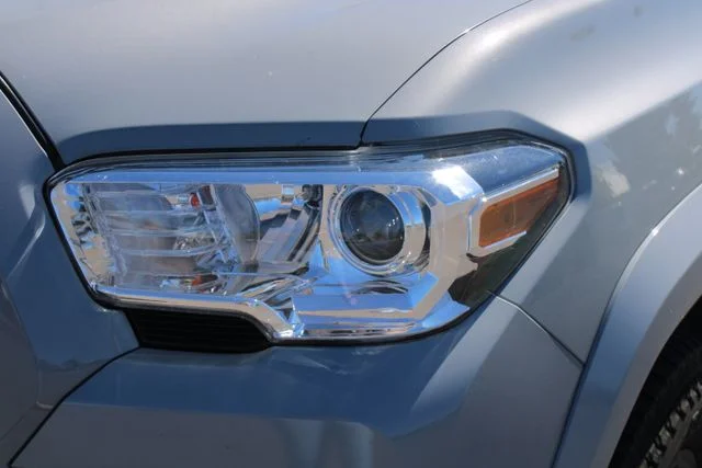 Used 2019 Silver Toyota SR5 image 10