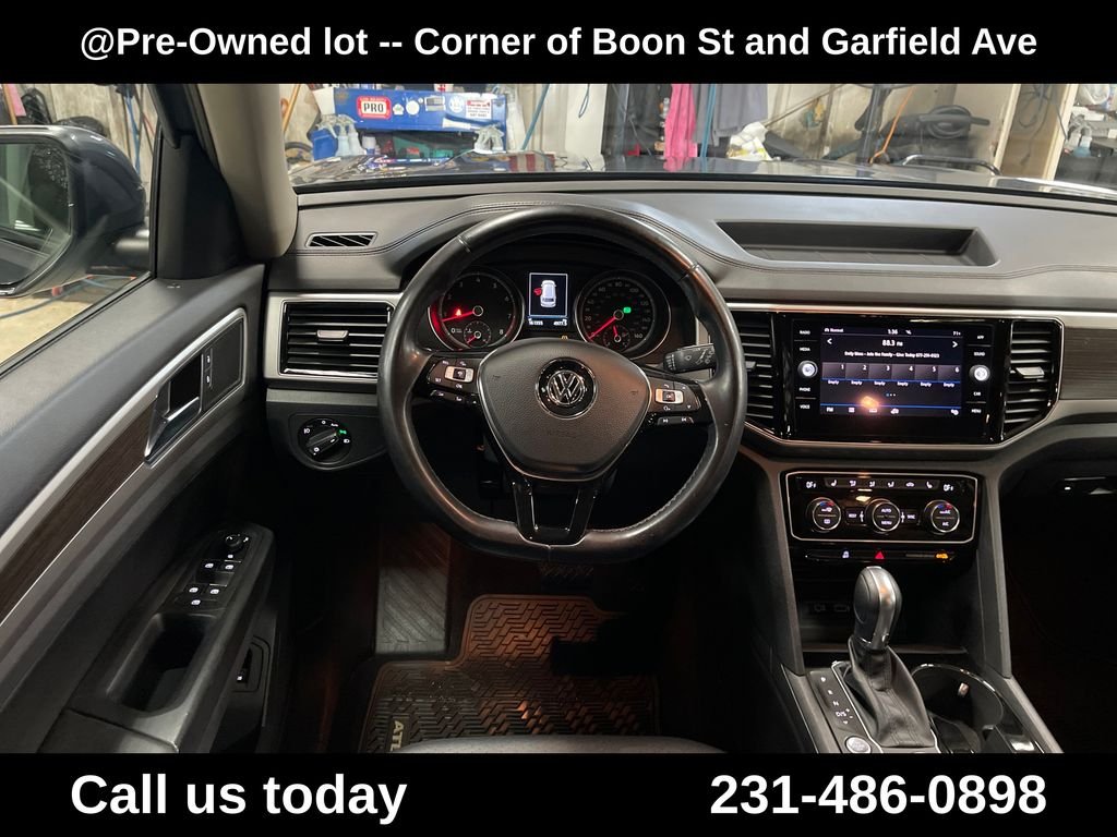 Used 2018 Gray Volkswagen SEL image 17