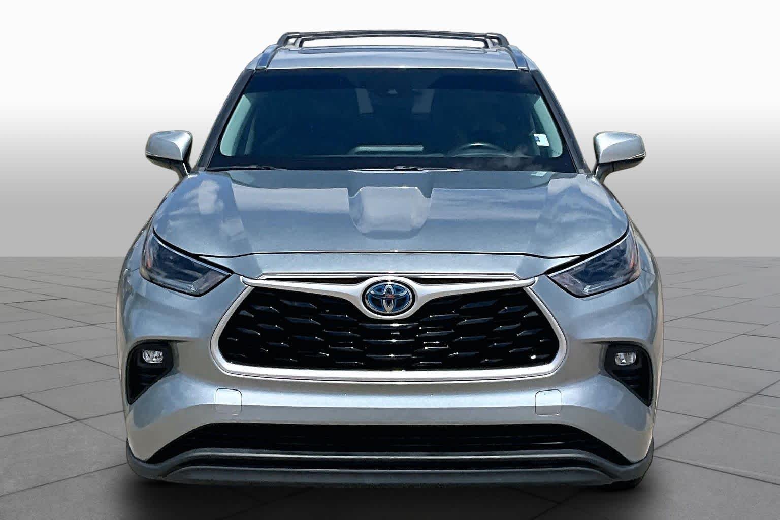 Used 2021 Celestial Silver Metallic Toyota Hybrid XLE image 4