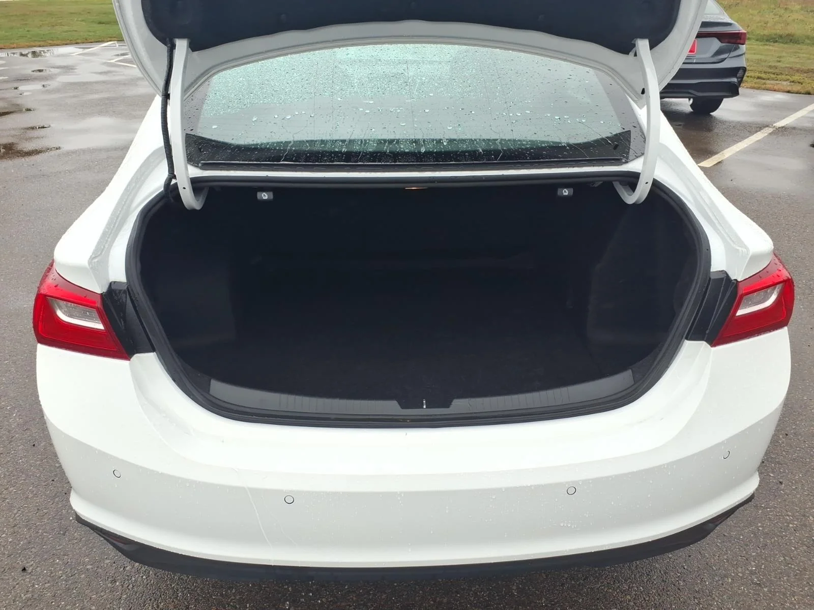 Used 2024 Summit White Chevrolet LT image 12