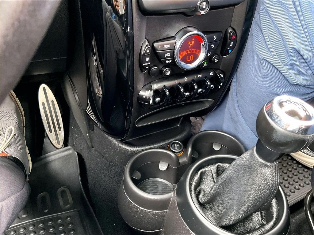 Used 2015 Red MINI Base image 25