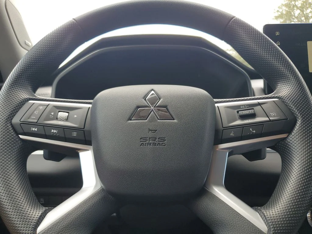New 2026 Black Mitsubishi ES image 22