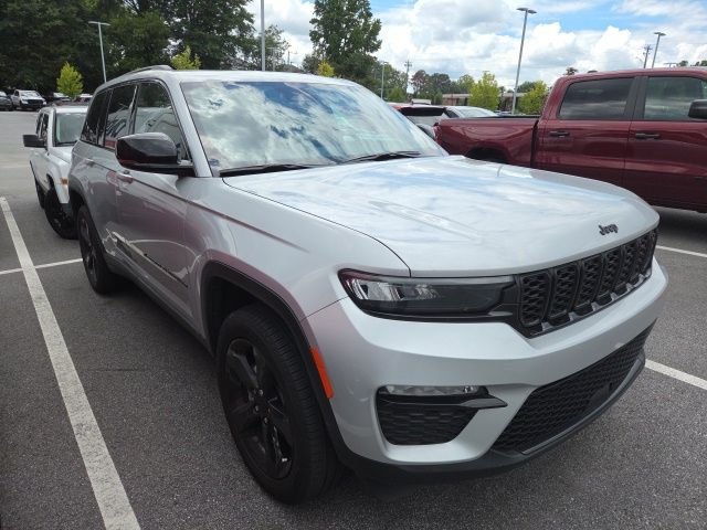 Used 2025 Silver Jeep Limited image 2