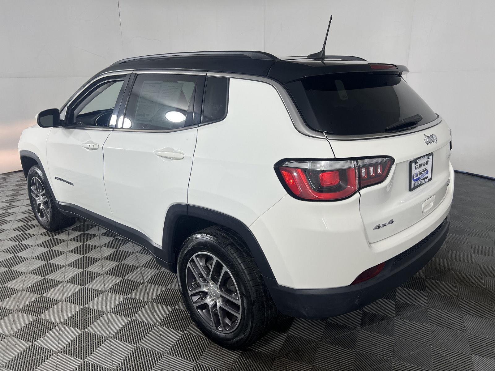 Used 2020 White Clearcoat Jeep Latitude image 7