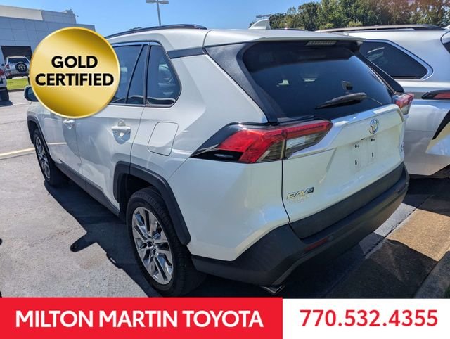 Used 2021 White Toyota XLE Premium image 4