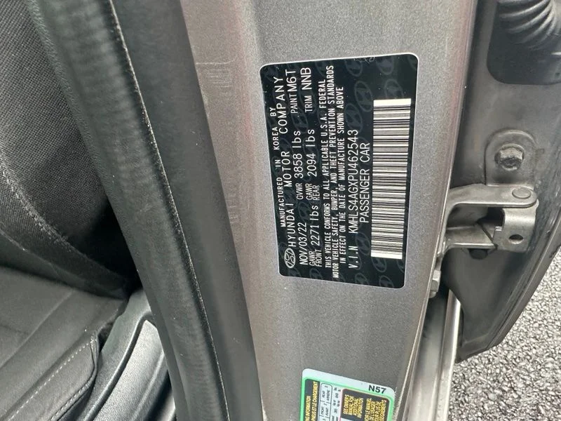 Used 2023 Silver Hyundai SEL image 9