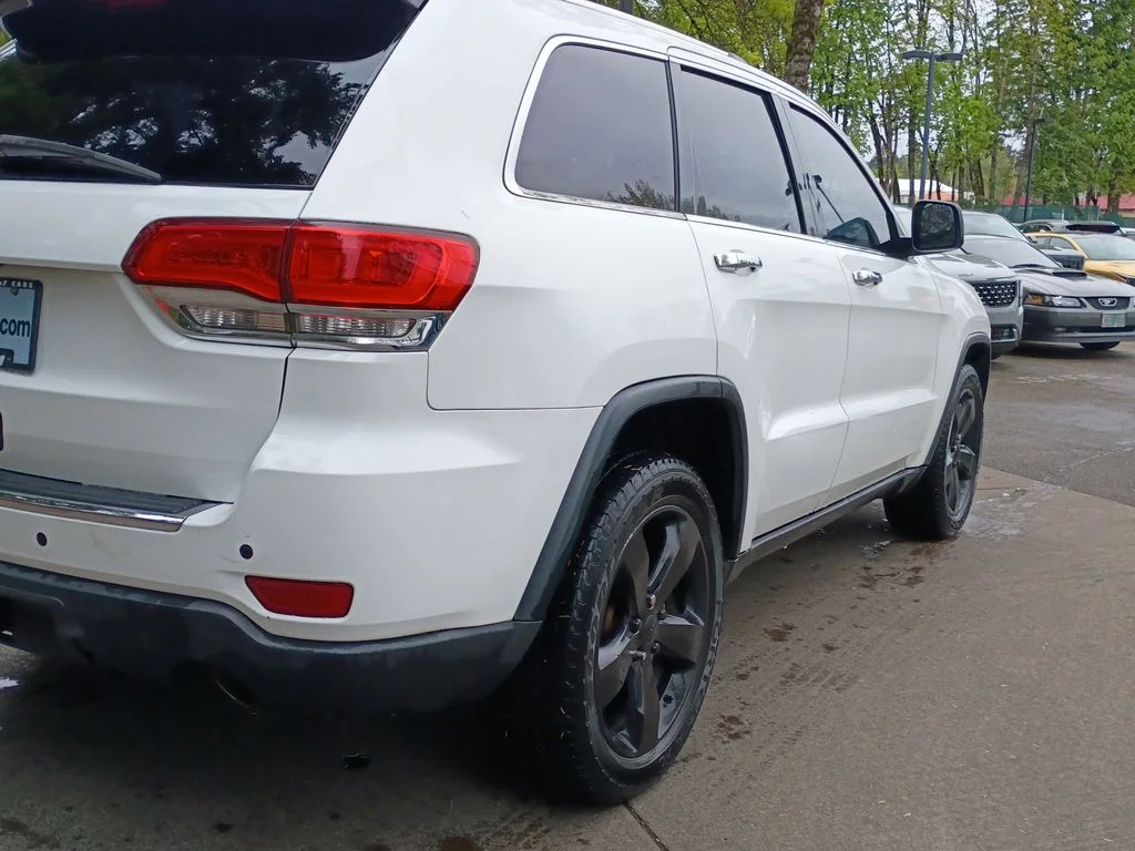 Used 2014 Black Forest Green Pearlcoat Jeep Limited image 3