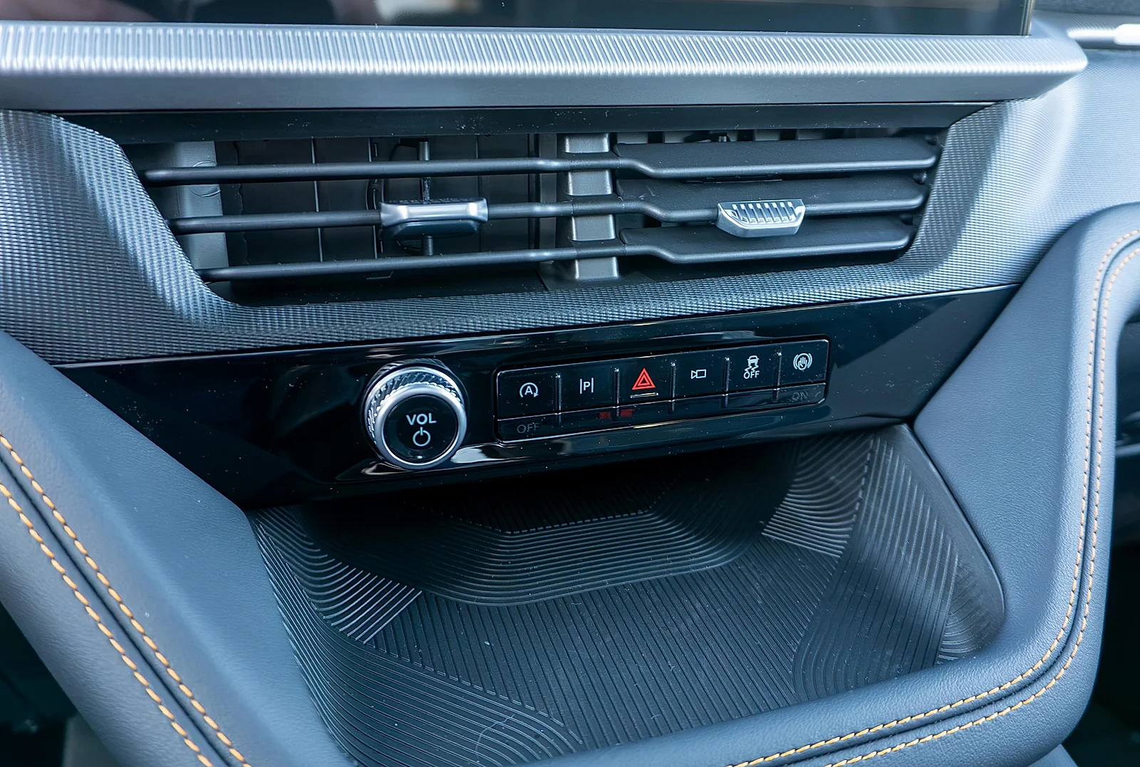 New 2027 Marsh Gray Ford Tremor® image 25