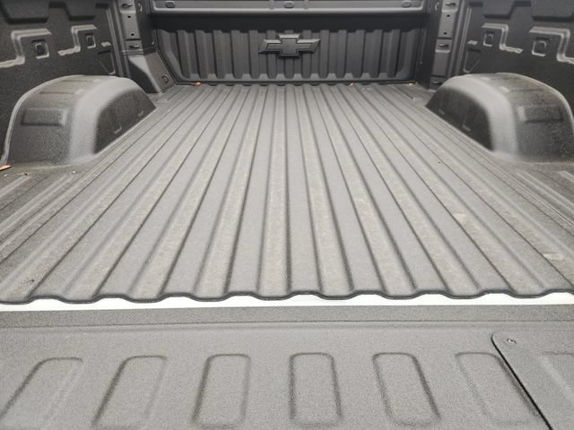 New 2026 Summit White Chevrolet LT image 33