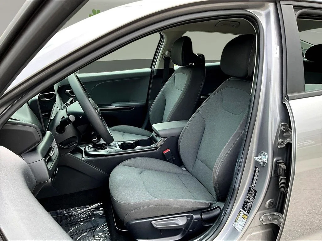 2025 Kia K4 LXS - Photo 23