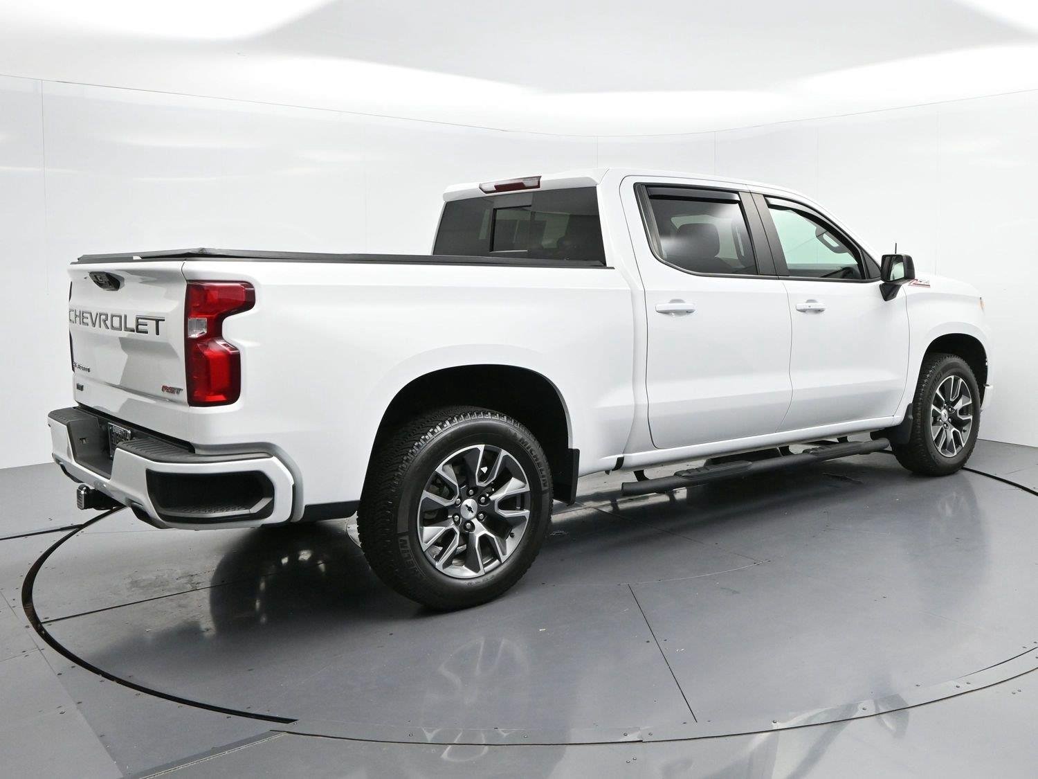 Used 2023 SUMMIT WHITE Chevrolet RST image 7
