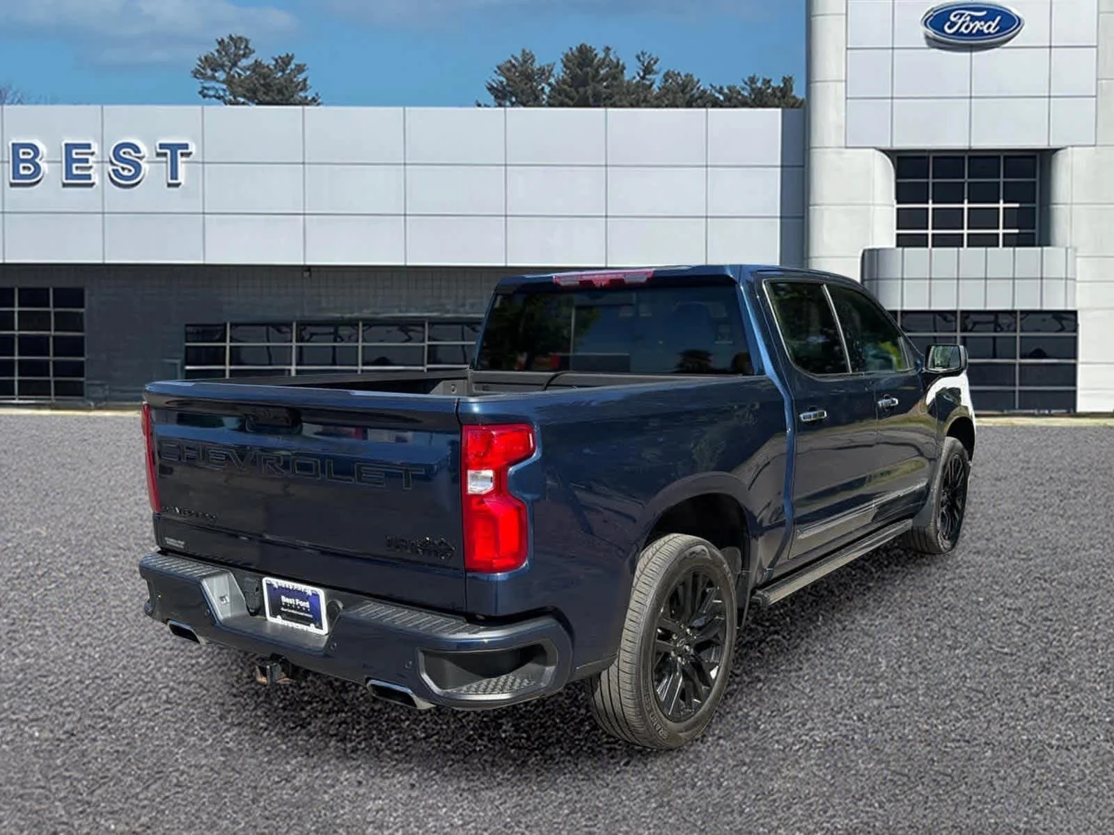 Used 2023 Northsky Blue Metallic Chevrolet High Country image 5