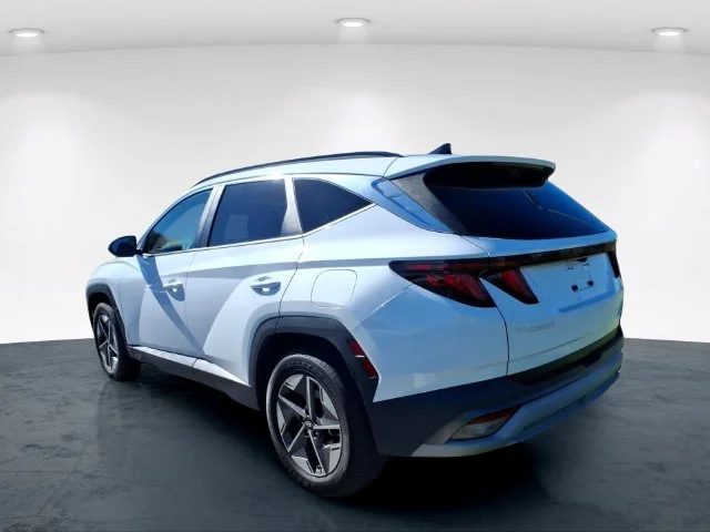 Used 2025 White Hyundai SEL image 17
