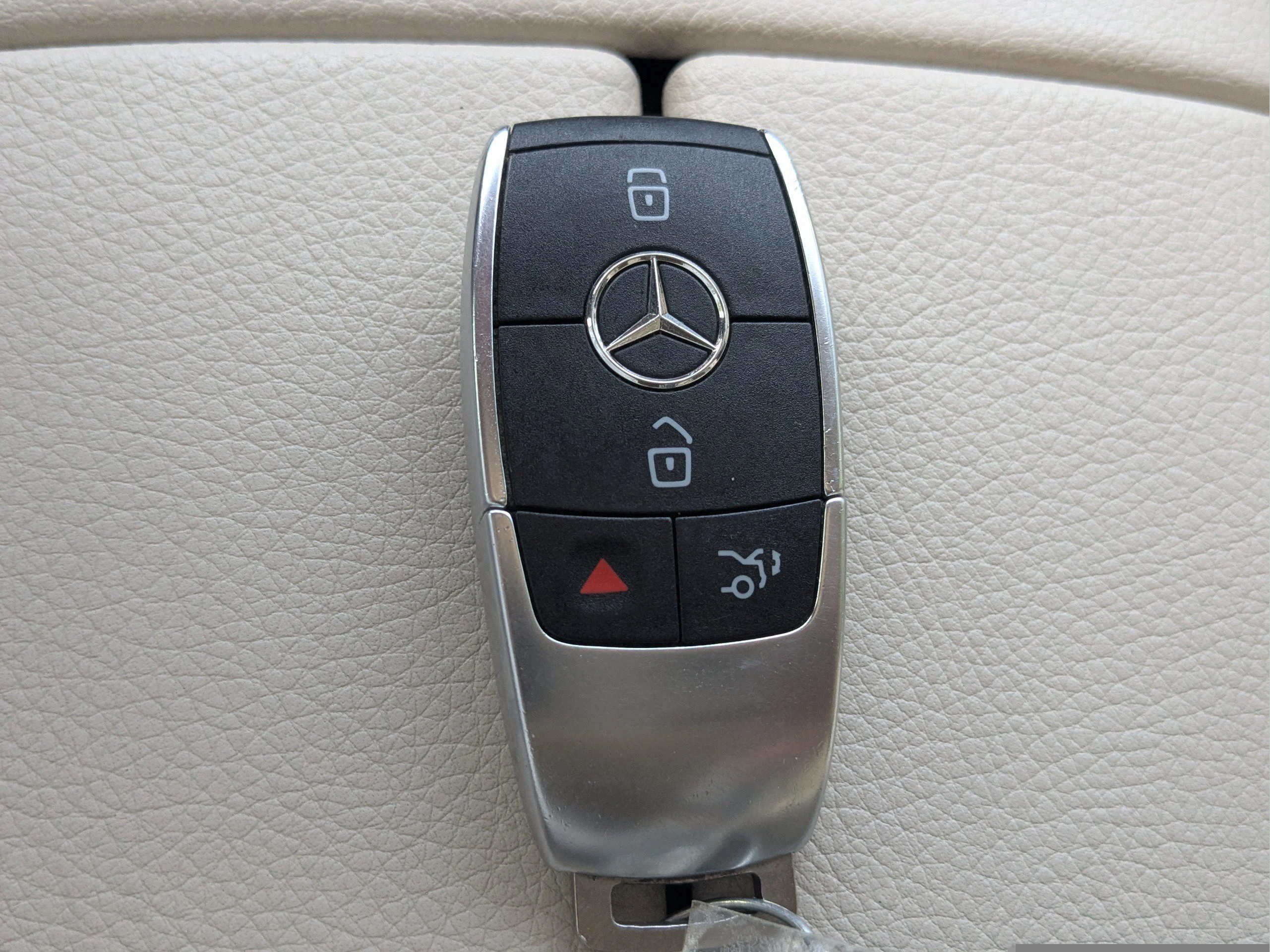 Used 2022 White Mercedes-Benz GLE 350 image 33