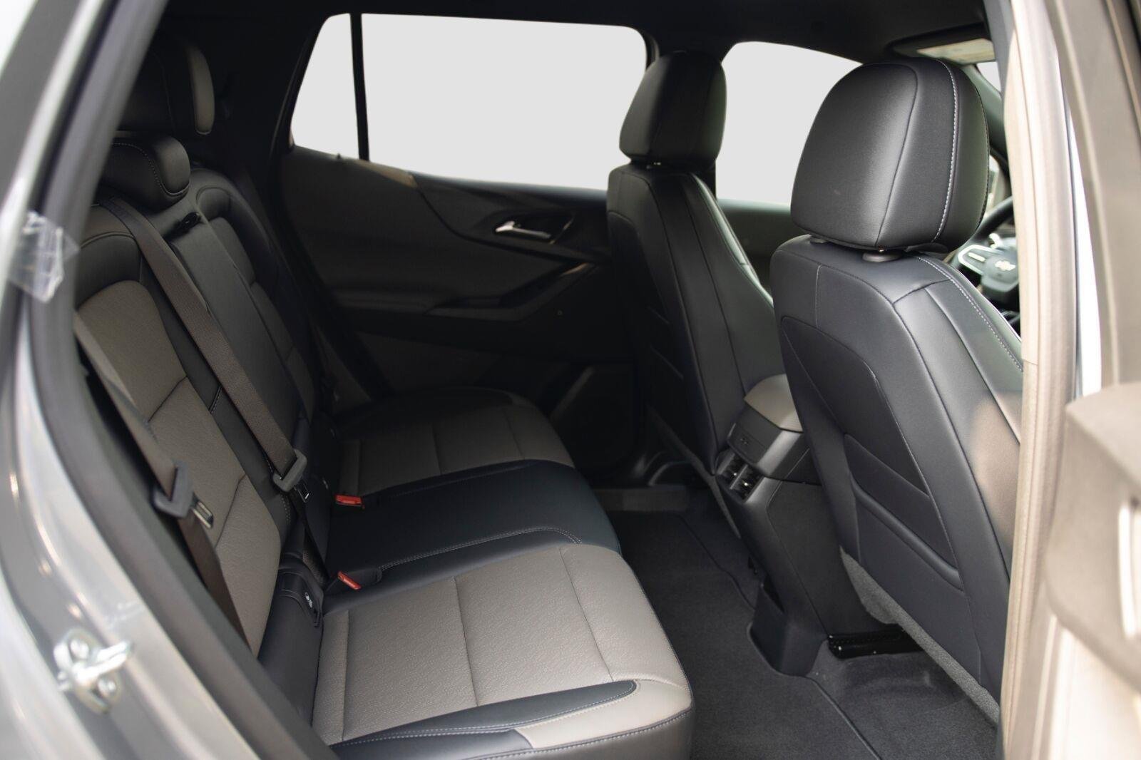 2027 Chevrolet Equinox LT - Photo 23
