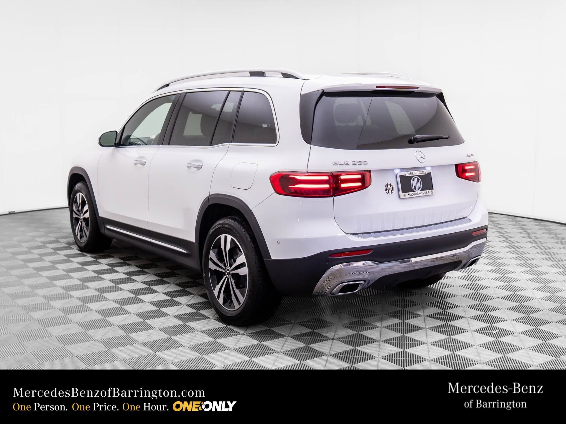 New 2026 Polar White Mercedes-Benz GLB 250 image 3