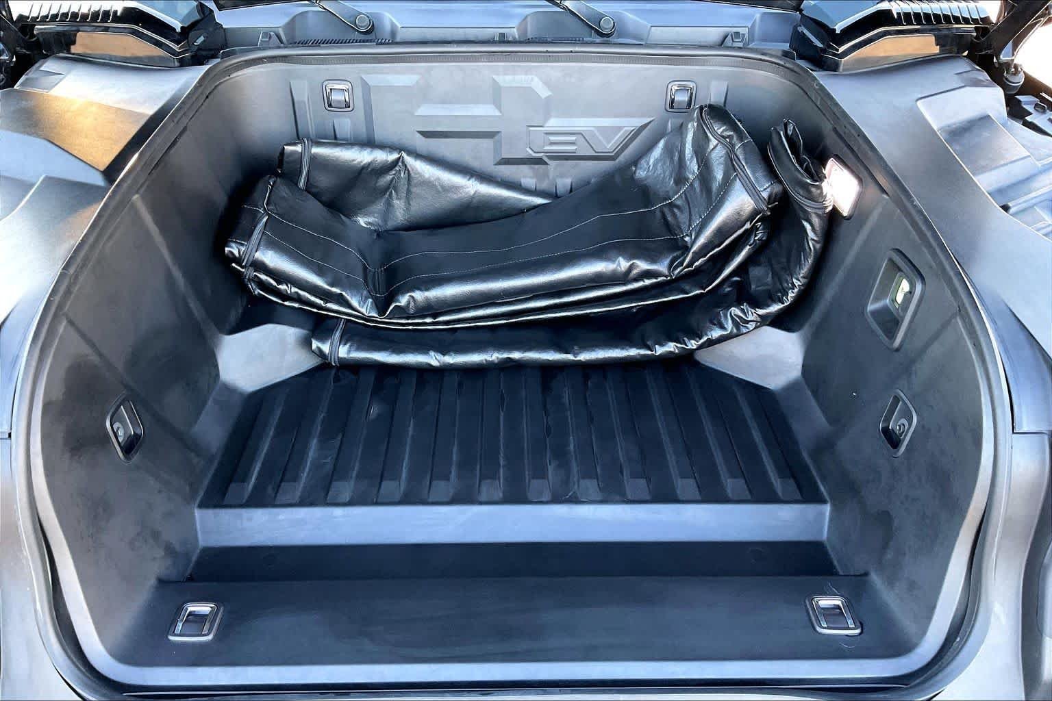 Used 2025 Void Black GMC 2X image 31