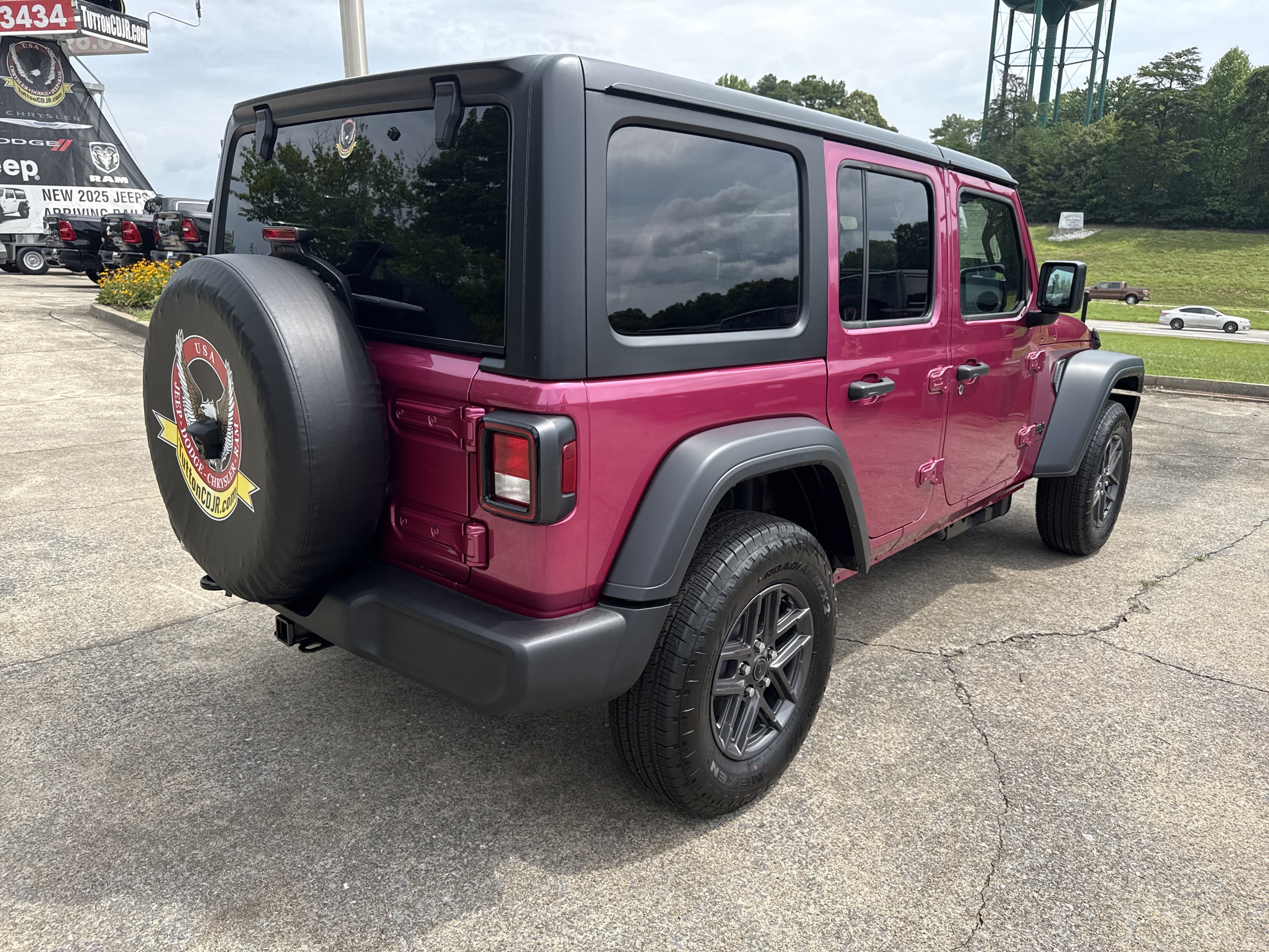 New 2026 Tuscadero Pearlcoat Jeep Sport S image 7