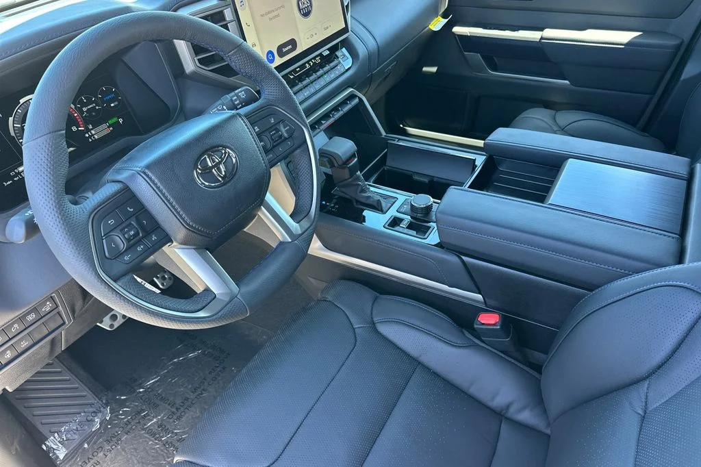 New 2026 Wind Chill Pearl <sup>1</sup> Toyota  Platinum image 10