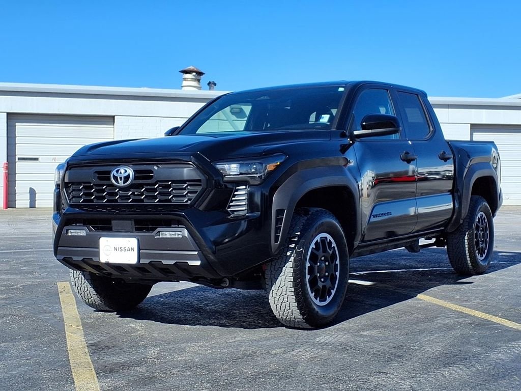 Used 2025 Toyota Tacoma SR5 with VIN 3TMLB5JNXSM156139 for sale in Kansas City