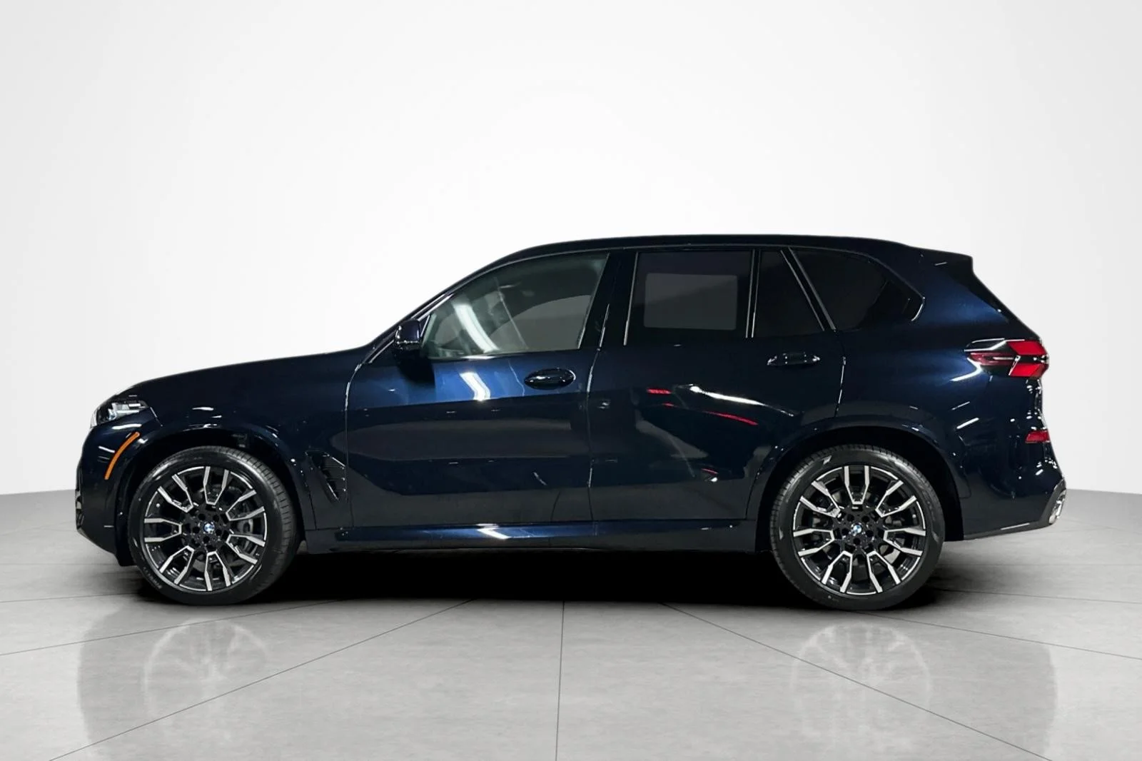 New 2026 Carbon Black Metallic BMW xDrive40i image 2