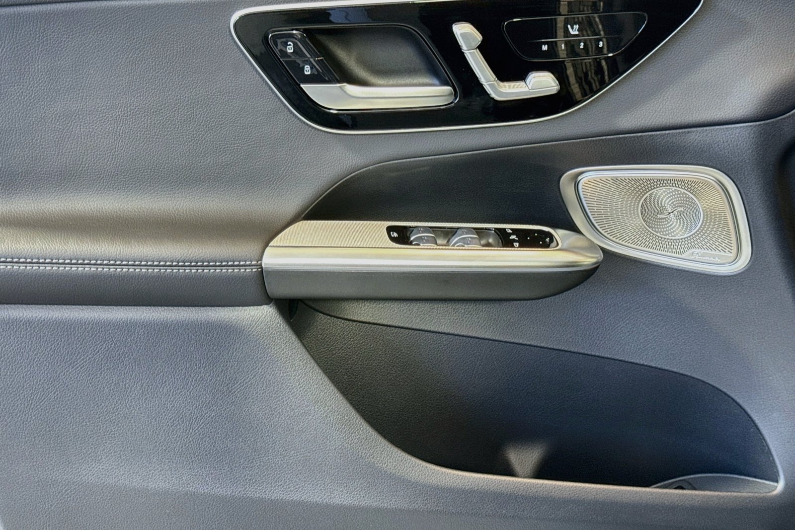 New 2027 Obsidian Black Metallic Mercedes-Benz GLC 300 image 16