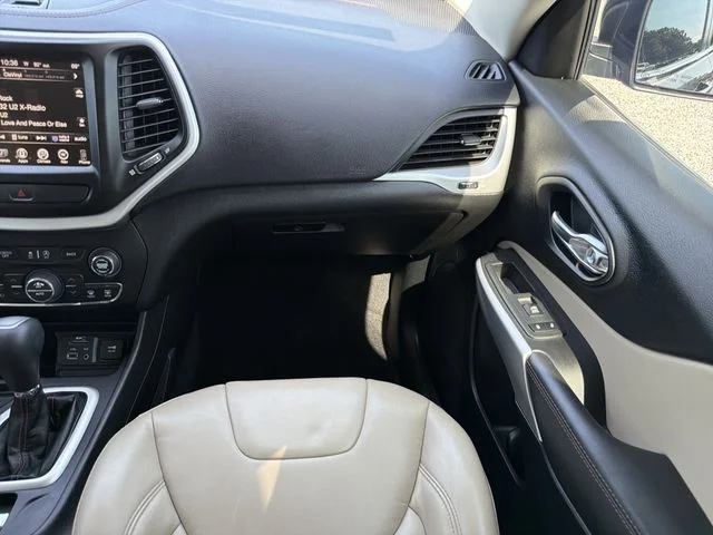 Used 2018 Gray Jeep Limited image 14