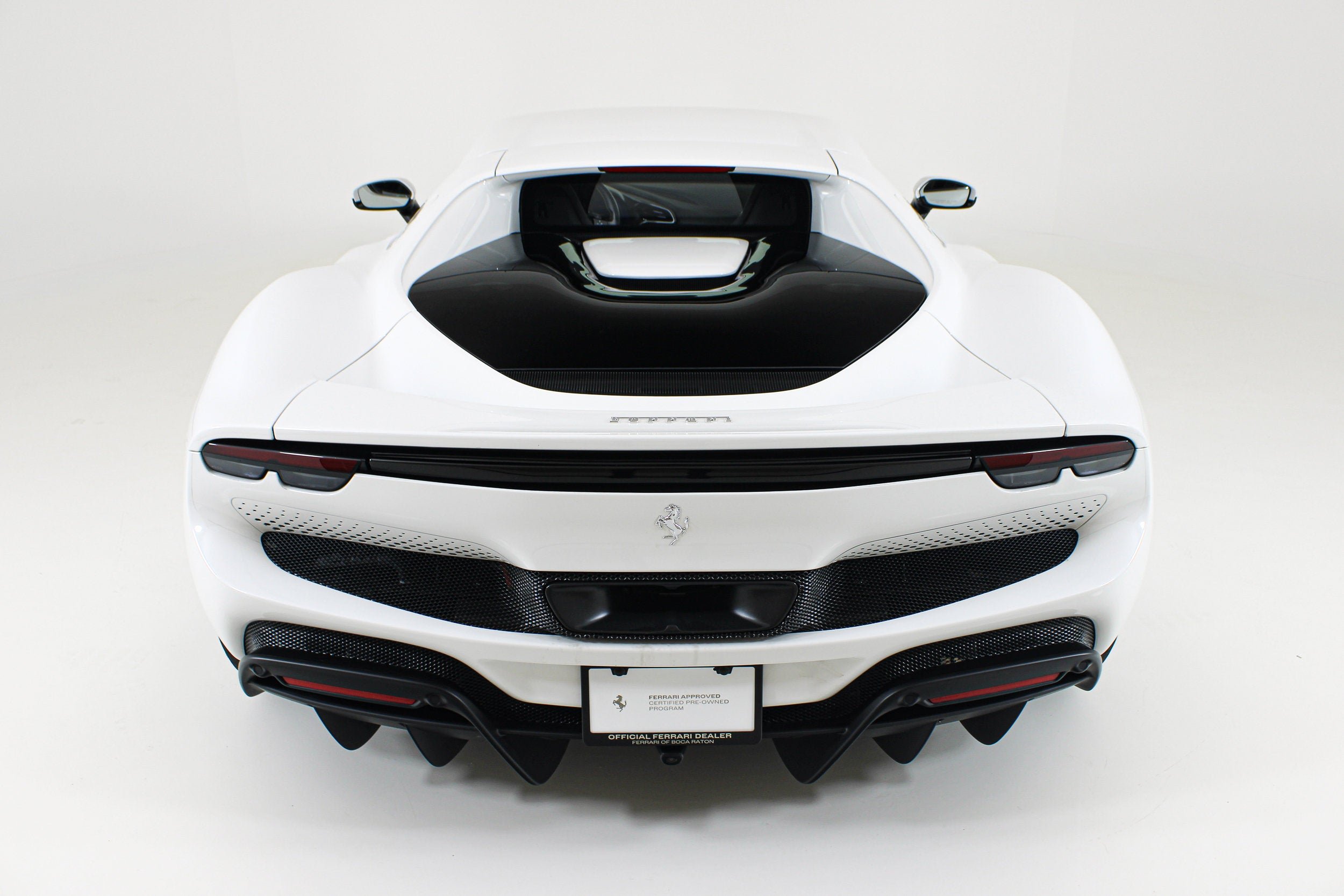 Used 2025 Bianco Cervino Ferrari  image 31