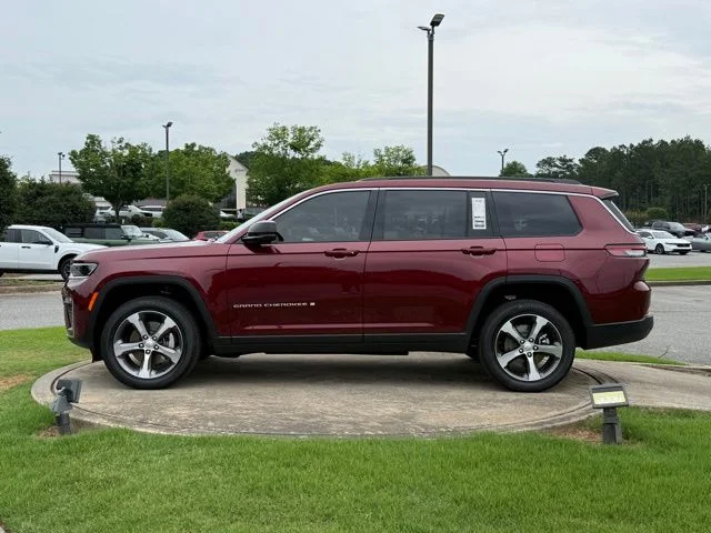New 2026 Velvet Red Pearl-Coat Exterior Paint Jeep Limited image 4