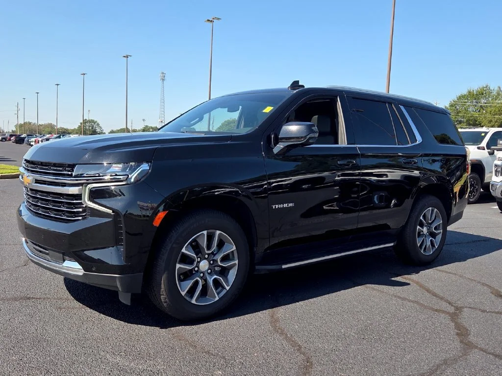 Used 2023 BLACK Chevrolet LT image 3