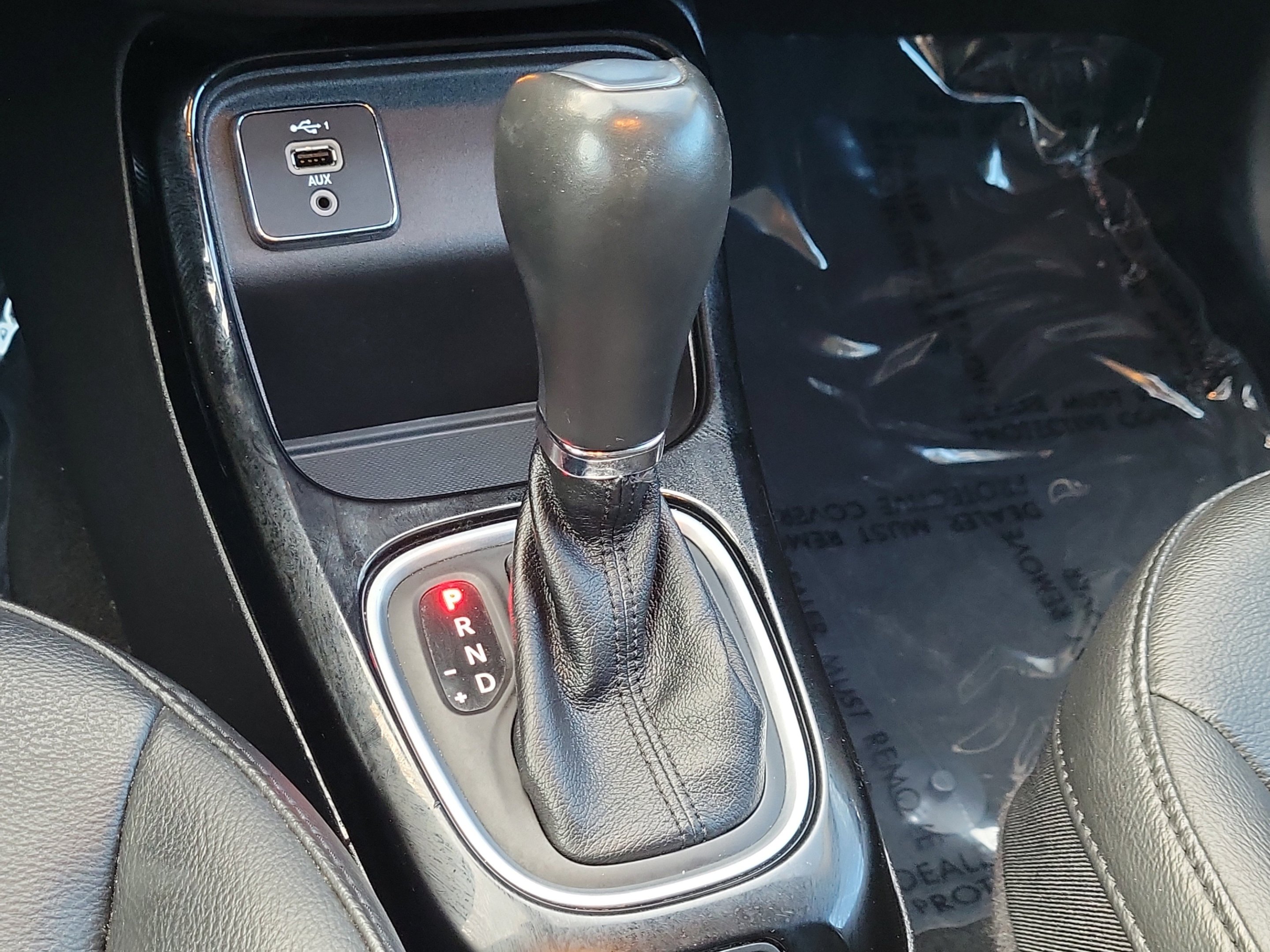 Used 2021 Granite Crystal Metallic Clearcoat Jeep Latitude image 18